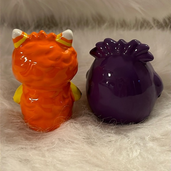 NEW HALLOWEEN SALT & PEPPER SHAKERS - Picture 4 of 6